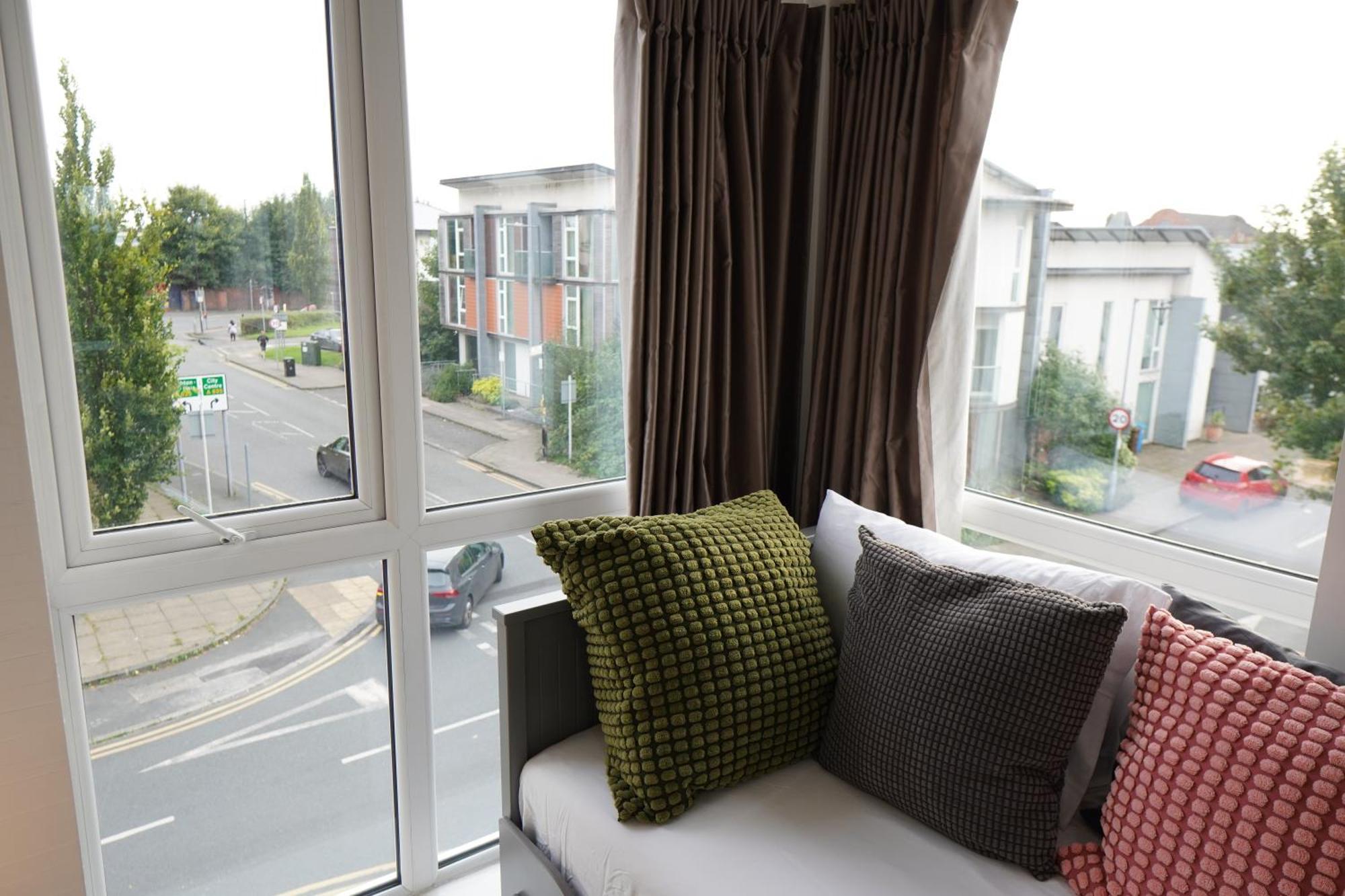 Luxury Rooms - Pick A Room - Free Parking & Kitchen Access, Near Etihad Stadium, The Coop Live & Piccadilly Station, Manchester Exterior photo